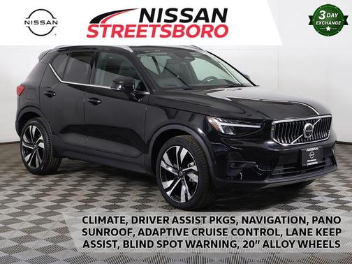 2023 Volvo XC40 B5 Plus Bright Theme
