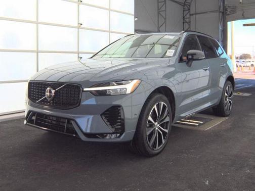 2024 Volvo XC60 B5 Plus Dark Theme