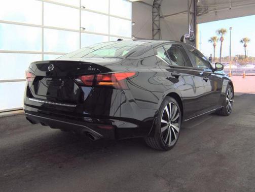 2022 Nissan Altima SR FWD