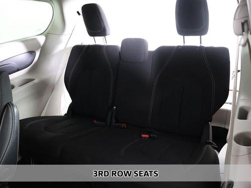 2024 Chrysler Voyager LX