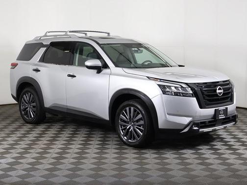 2023 Nissan Pathfinder SL 4WD