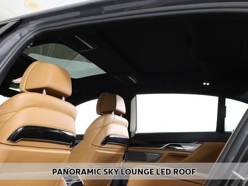 Photo 4 of 62 of 2019 BMW 740 i xDrive