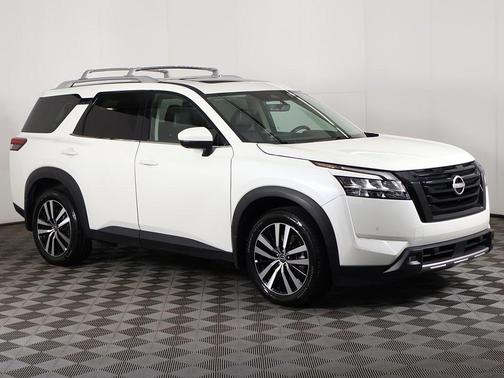 2023 Nissan Pathfinder SL 4WD