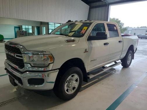 2021 RAM 2500 Tradesman Crew Cab 4x4 6'4' Box