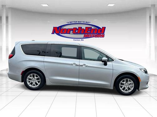 Silver Mist Clearcoat 2023 Chrysler Voyager LX
