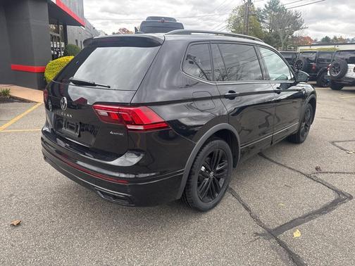 2022 Volkswagen Tiguan 2.0T SE R-Line Black 4MOTION