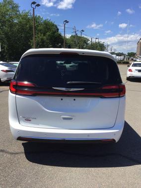 Bright White Clearcoat 2024 Chrysler Pacifica Touring L