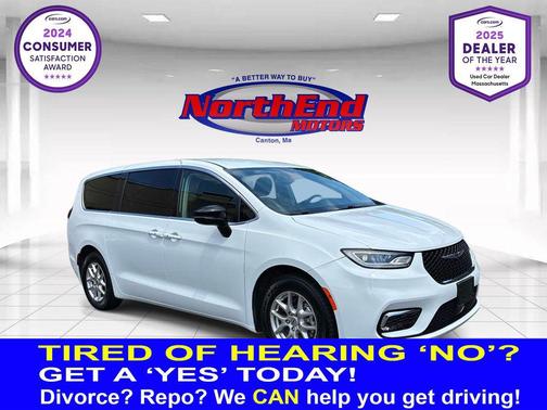 Bright White Clearcoat 2024 Chrysler Pacifica Touring L