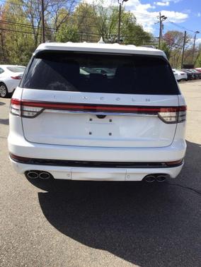 Pristine White Metallic Tri-Coat 2022 Lincoln Aviator Reserve AWD