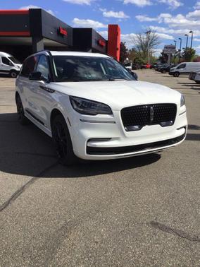 Pristine White Metallic Tri-Coat 2022 Lincoln Aviator Reserve AWD