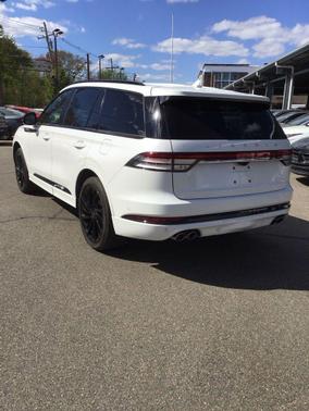 Pristine White Metallic Tri-Coat 2022 Lincoln Aviator Reserve AWD