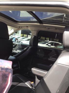 Pristine White Metallic Tri-Coat 2022 Lincoln Aviator Reserve AWD
