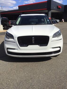 Pristine White Metallic Tri-Coat 2022 Lincoln Aviator Reserve AWD