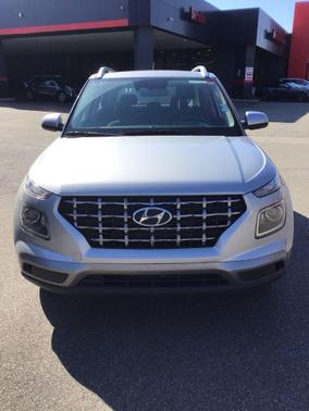 Shimmering Silver 2025 Hyundai VENUE SEL