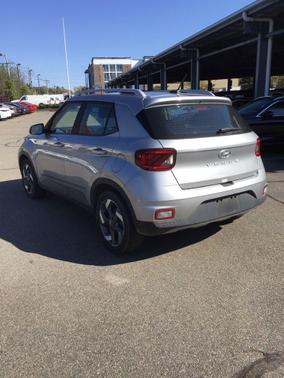 Shimmering Silver 2025 Hyundai VENUE SEL