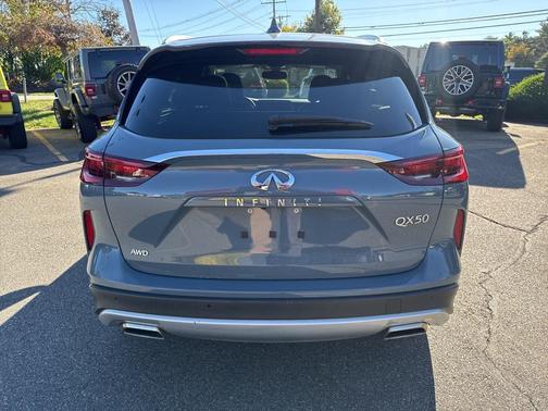 2022 INFINITI QX50 LUXE AWD
