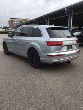 Silver Metallic 2017 Audi Q7 3.0T Premium