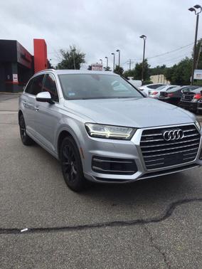 Silver Metallic 2017 Audi Q7 3.0T Premium