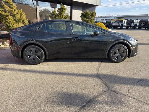 2025 Toyota Prius Plug-In Hybrid SE