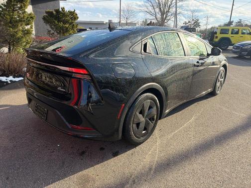 2025 Toyota Prius Plug-In Hybrid SE