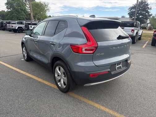 2022 Volvo XC40 T5 Momentum