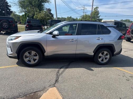 2022 Toyota RAV4 Hybrid XLE