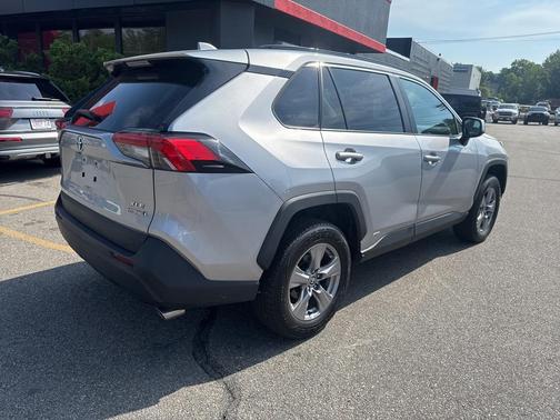 2022 Toyota RAV4 Hybrid XLE