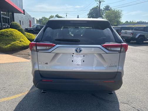 2022 Toyota RAV4 Hybrid XLE
