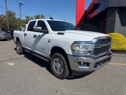 2022 RAM 2500 Tradesman Crew Cab 4x4 6'4' Box