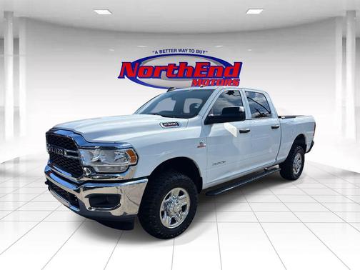 2022 RAM 2500 Tradesman Crew Cab 4x4 6'4' Box