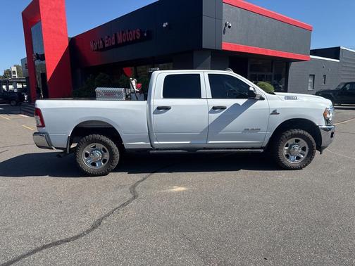 2022 RAM 2500 Tradesman Crew Cab 4x4 6'4' Box