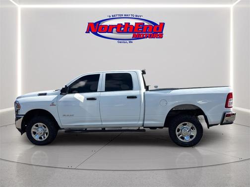 2022 RAM 2500 Tradesman Crew Cab 4x4 6'4' Box