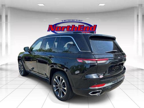 Diamond Black Crystal Pearlcoat 2022 Jeep Grand Cherokee Overland
