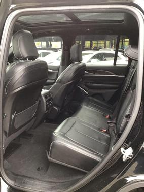 Diamond Black Crystal Pearlcoat 2022 Jeep Grand Cherokee Overland