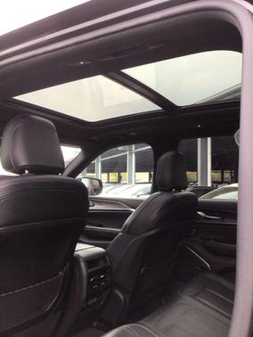 Diamond Black Crystal Pearlcoat 2022 Jeep Grand Cherokee Overland