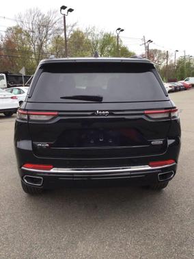 Diamond Black Crystal Pearlcoat 2022 Jeep Grand Cherokee Overland