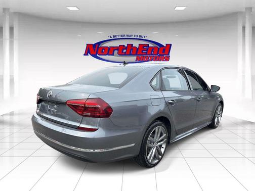 Platinum Gray Metallic 2018 Volkswagen Passat 2.0T S