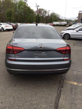 Platinum Gray Metallic 2018 Volkswagen Passat 2.0T S