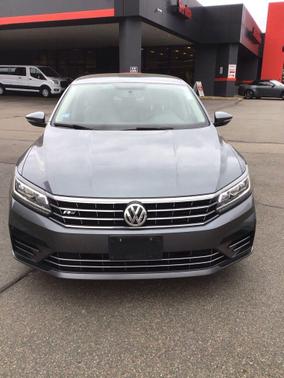Platinum Gray Metallic 2018 Volkswagen Passat 2.0T S