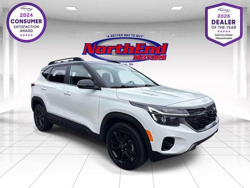 Clear White/Black Roof 2024 Kia Seltos X-Line