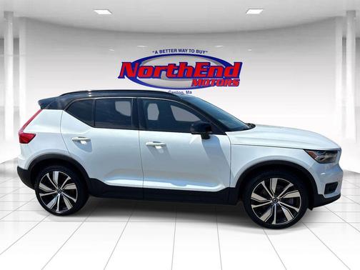 Crystal White Metallic 2021 Volvo XC40 Recharge Pure Electric P8