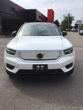 Crystal White Metallic 2021 Volvo XC40 Recharge Pure Electric P8