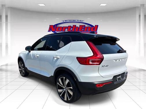 Crystal White Metallic 2021 Volvo XC40 Recharge Pure Electric P8