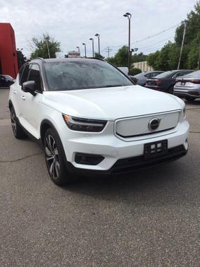 Crystal White Metallic 2021 Volvo XC40 Recharge Pure Electric P8