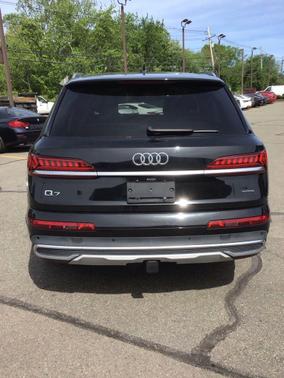 Mythos Black Metallic 2022 Audi Q7 55 Premium Plus