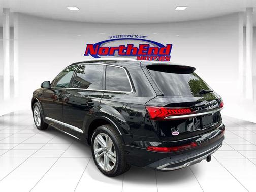 Mythos Black Metallic 2022 Audi Q7 55 Premium Plus