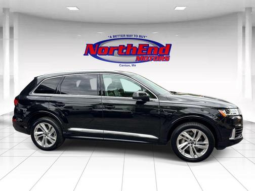 Mythos Black Metallic 2022 Audi Q7 55 Premium Plus