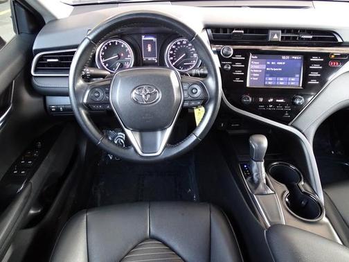Photo 5 of 36 of 2019 Toyota Camry SE
