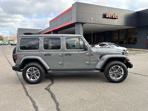 Sting-Gray Clearcoat 2021 Jeep Wrangler Unlimited Sahara