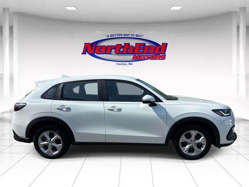 Platinum White Pearl 2023 Honda HR-V LX